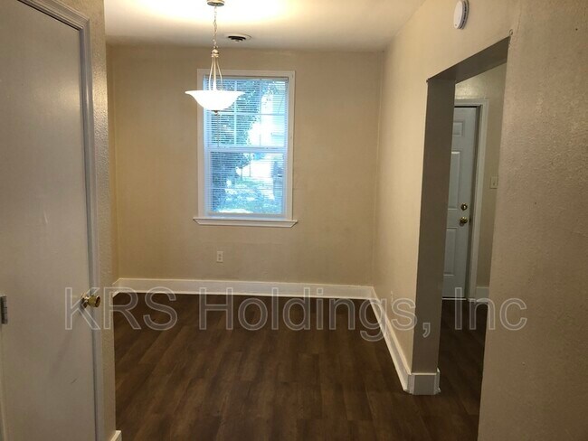 Building Photo - 1032 37th St