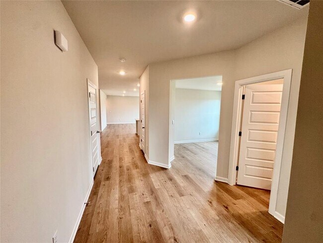 Building Photo - 6100 Blackwood Ct