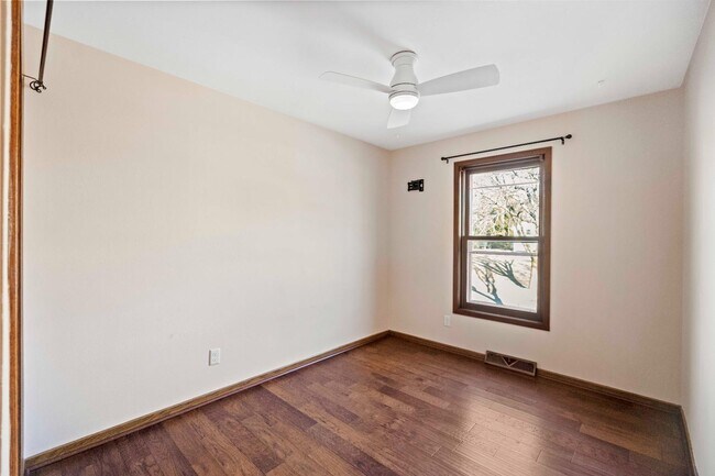 Building Photo - 7885 E Oakbrook Cir