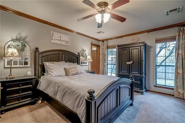 Building Photo - 2513 Redwood Ln