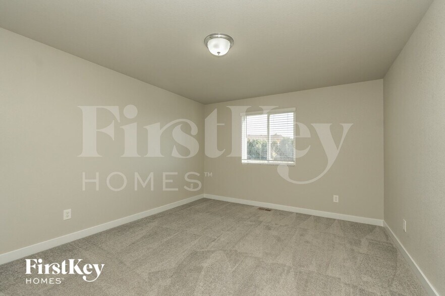 Building Photo - 10045 Luneth Dr