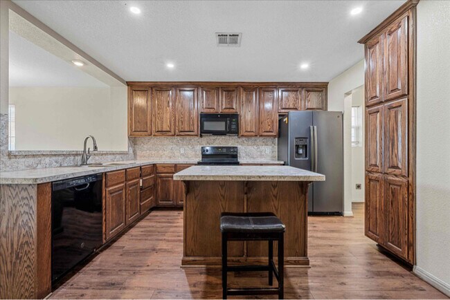 Building Photo - 204 Raven Ridge Ct