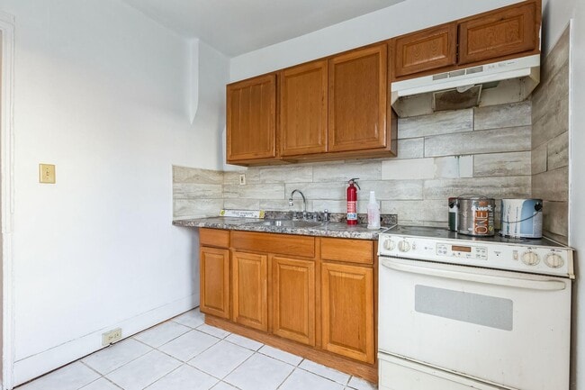 Building Photo - 443 N 10th St