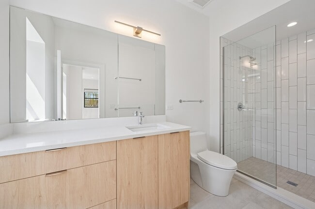 Building Photo - 2755 Eastwood Ave