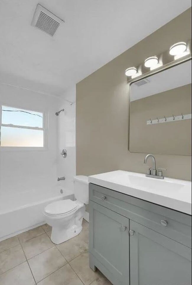 Building Photo - Remodeled Clarksville 4 bedroom, 2 bathroom!
