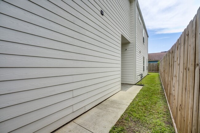 Building Photo - 7117 Tierwester St