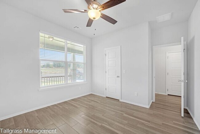 Building Photo - Lease Luxury Living in 'The Tahoe' - A Modern Haven in Owasso