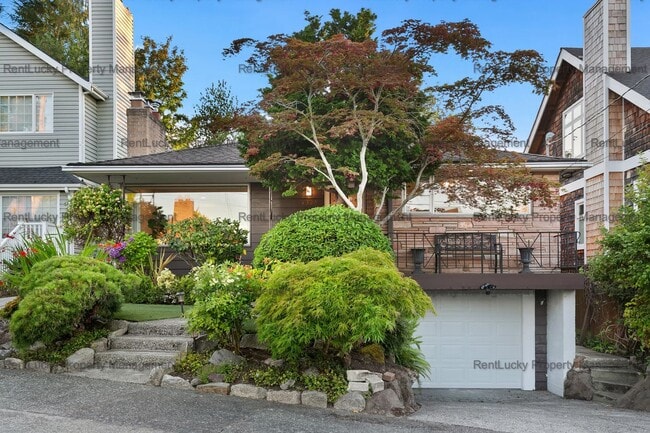 Primary Photo - Charming Magnolia Home with Sunny Deck & F...
