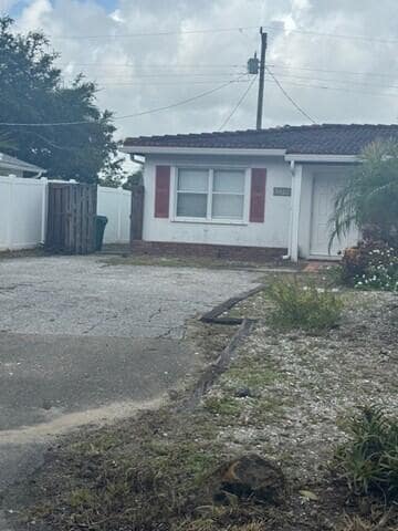 Building Photo - 13791 Oleander Ave