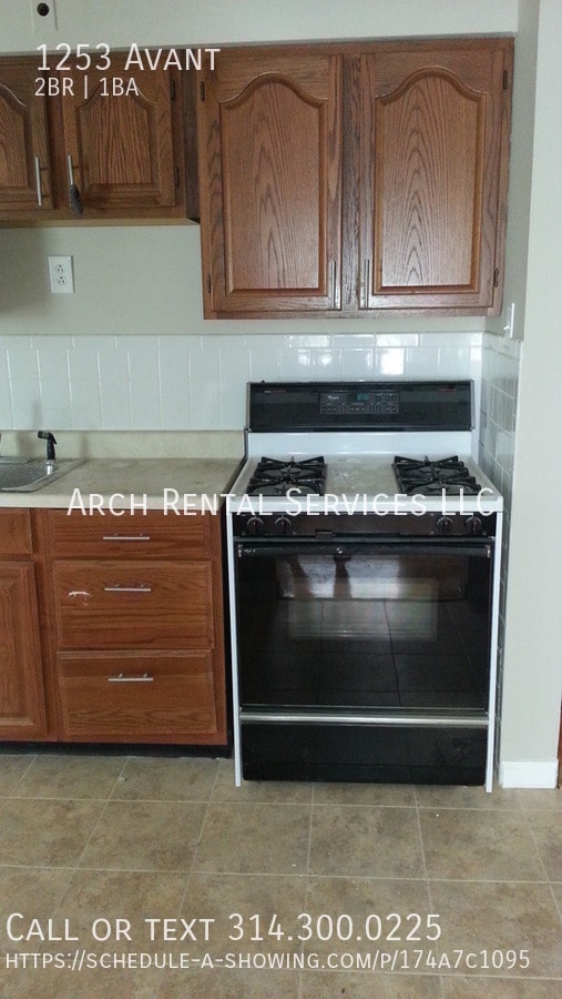 Building Photo - 1253 Avant-
