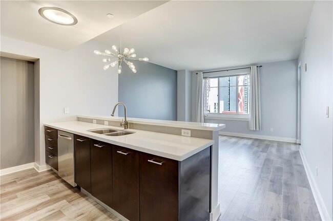 Building Photo - 603 Davis St