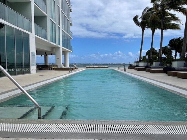 Building Photo - 2900 NE 7th Ave