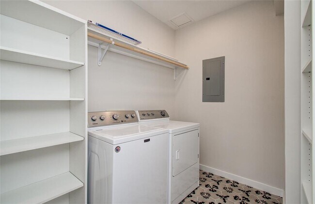 Building Photo - 5839 Sugar Hill Dr