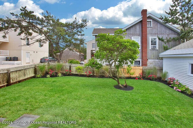 Building Photo - 20 E Goldsborough Ave