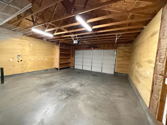 Building Photo - Fantastic 3 Bed/2 Bath Single Family Home in SE Bend