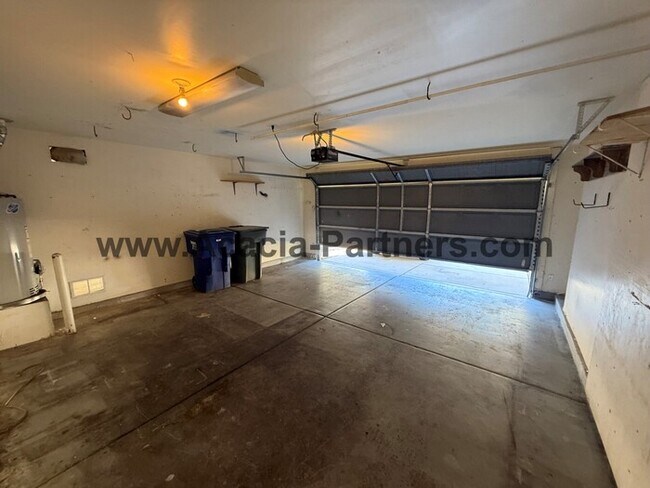 Building Photo - Three bedroom home in Mesquite Ranch
