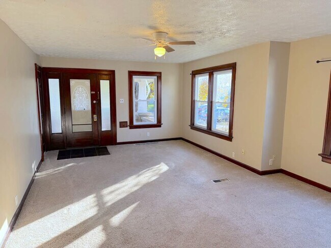 Building Photo - 305 N F St