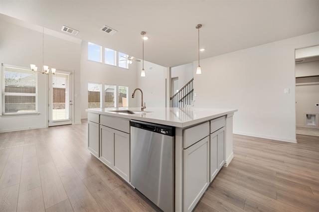 Building Photo - 912 Alberta Spruce Rd