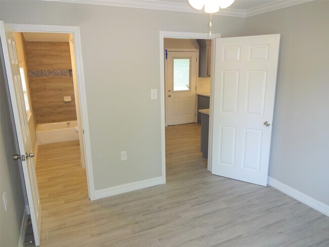 Building Photo - 3923 Cosby St