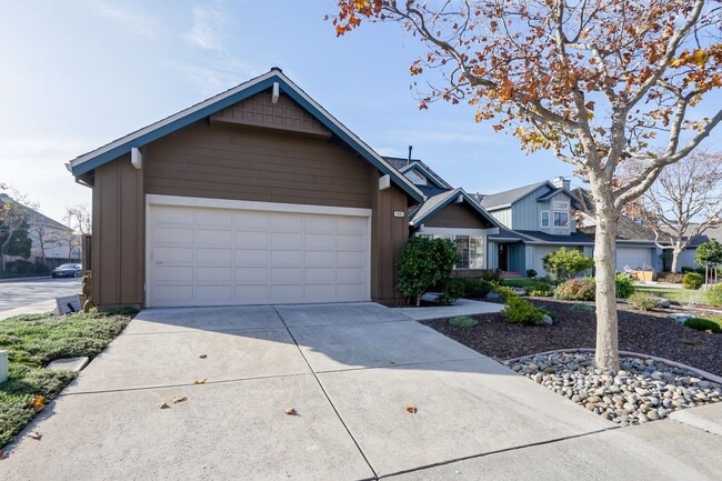 Building Photo - 3 Bed / 3 Bath single family home with huge backyard in Foster City. YouTube tour!!