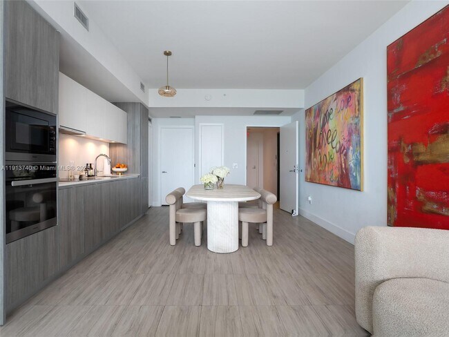 Building Photo - 2900 NE 7th Ave