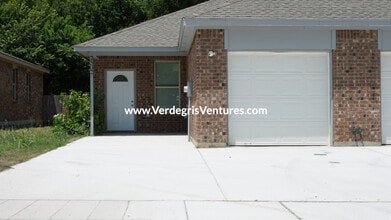 Building Photo - 7502 Novella Dr