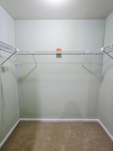 Building Photo - 357 Acorn Cir