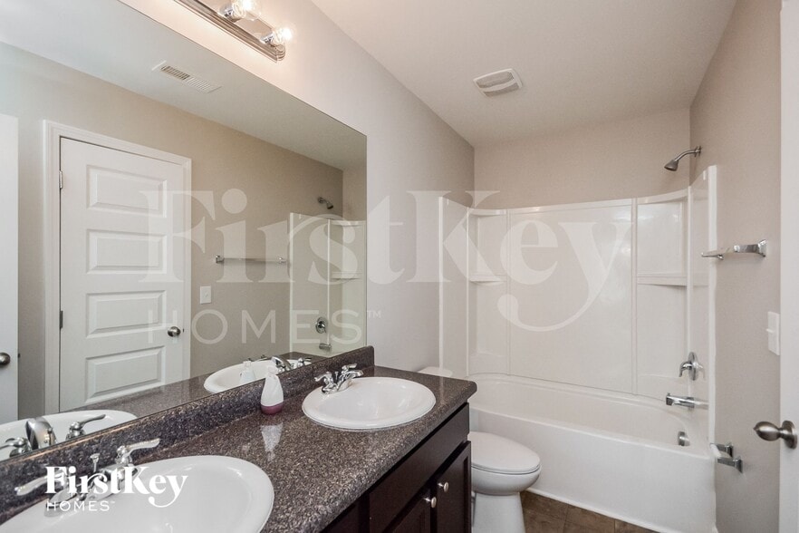 Building Photo - 515 Oak Terrace Dr