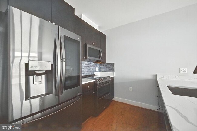 Building Photo - 915 N Patrick St