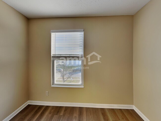 Building Photo - 700 Berlander Dr