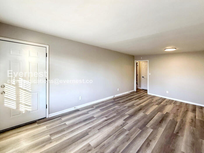 Building Photo - 7423 2nd Ave S