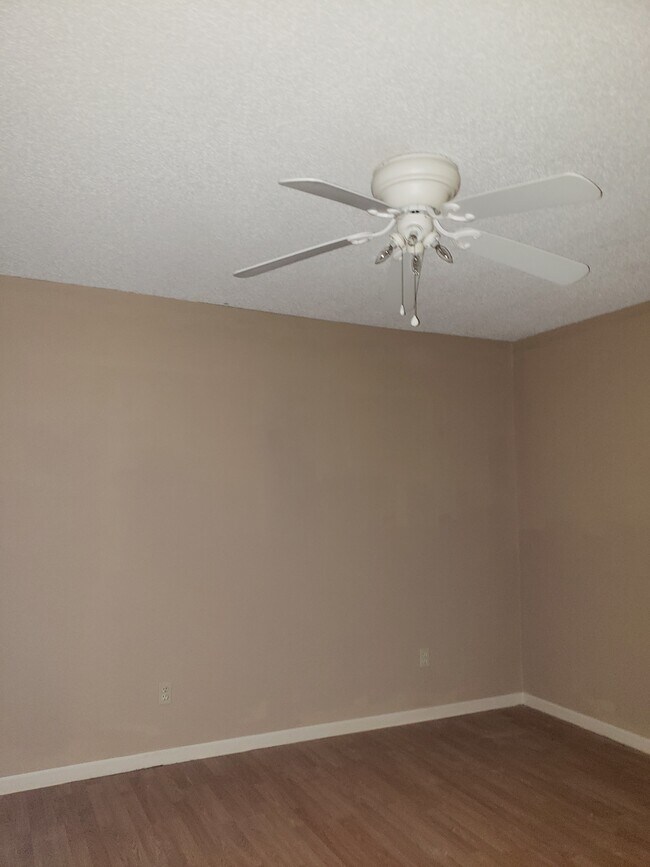 Building Photo - 8 NE 62nd Pl