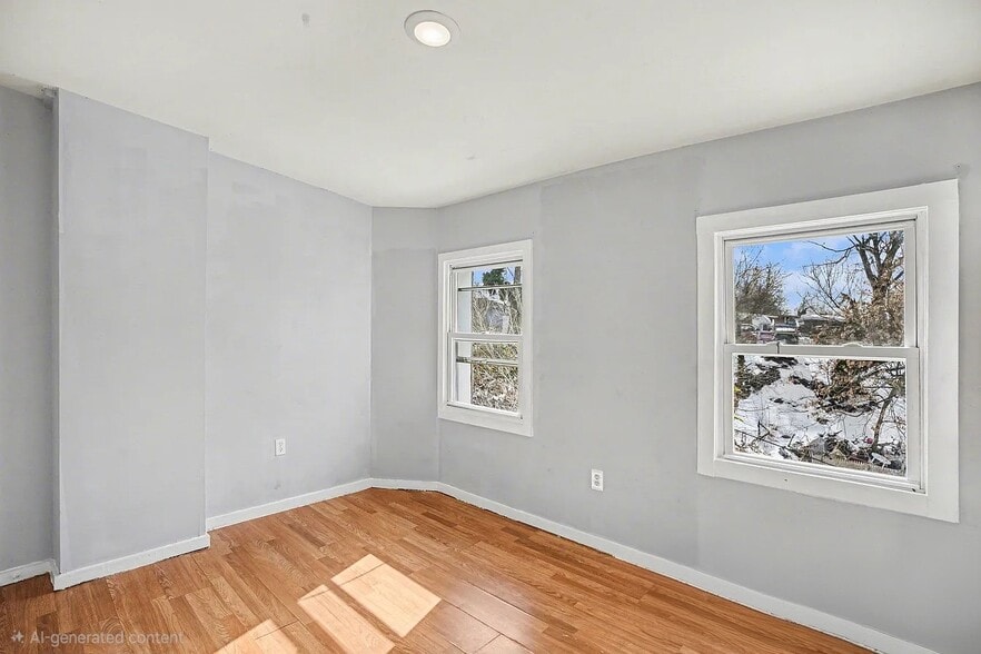 Building Photo - 126 W Elm St