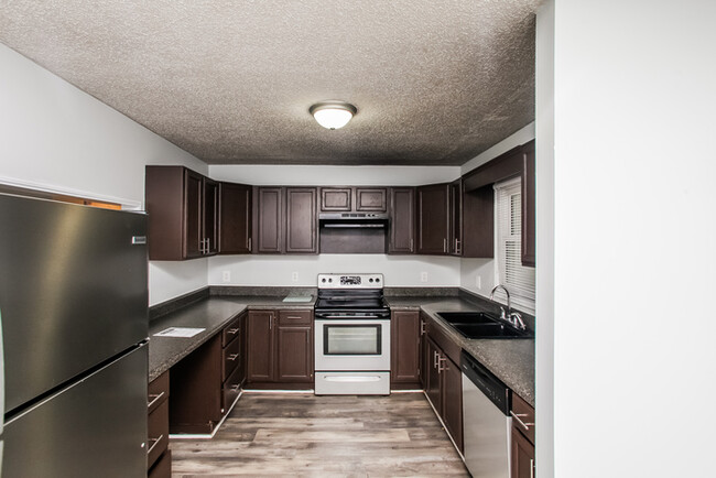 Building Photo - 220 Colchester Dr