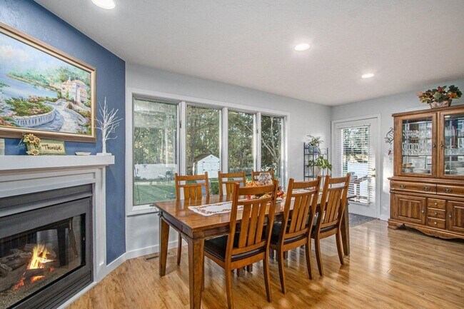 Building Photo - Lovell 237/239 - PLACEMENT