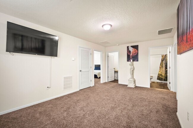 Building Photo - Beautifully Apportioned 2-Story Home in Fox Creek