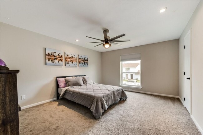 Building Photo - 3 Bedroom 2 Bathroom 2 Car Garage Duplex i...