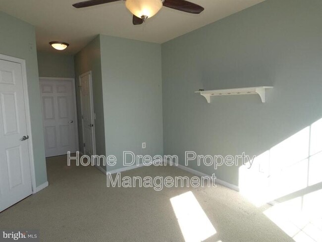 Building Photo - 2465 Army Navy Dr