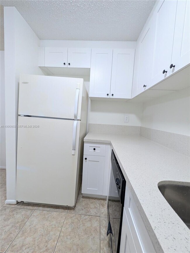 Building Photo - 11394 Royal Palm Blvd