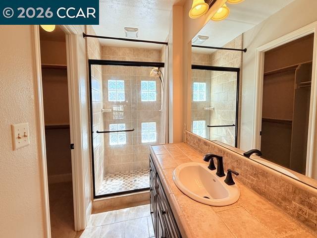 Building Photo - 6220 Lakeview Cir