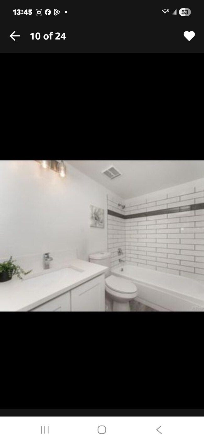 Building Photo - 12093 W Cross Dr