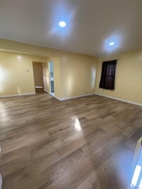 Building Photo - 2585 Beach Dr