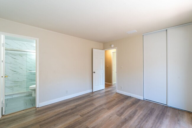Building Photo - 1525 Jasmine Way