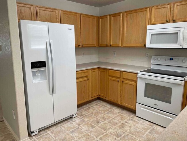 Building Photo - 451 Stardust Ct
