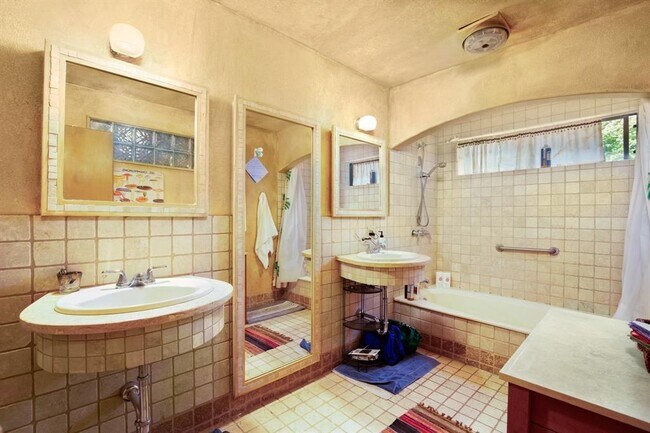 Building Photo - 5803 Rittenhouse Shore Dr