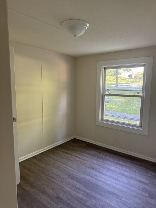 Building Photo - 245 Deerfoot Rd