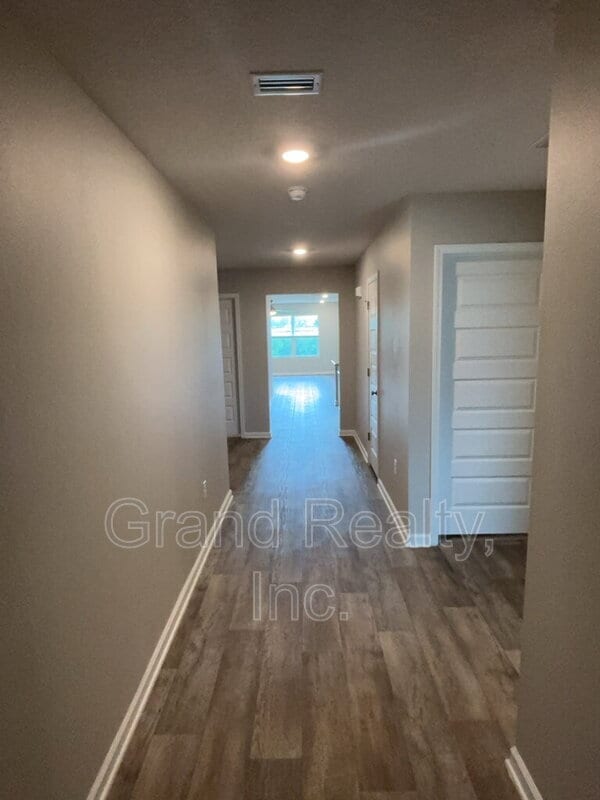 Building Photo - 5583 Guinevere Ln