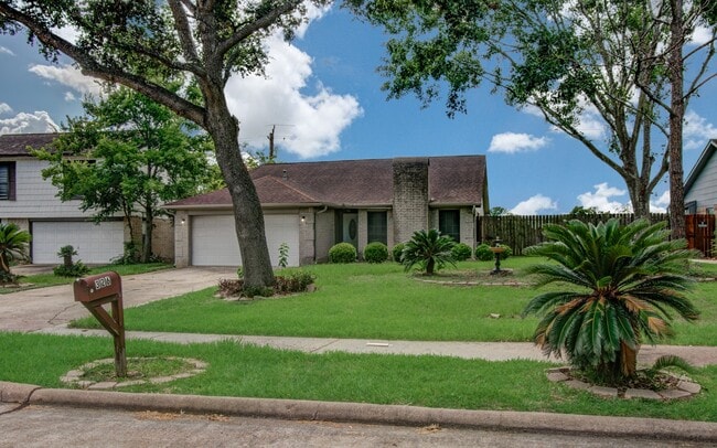 Building Photo - 326 Fair Oak Dr