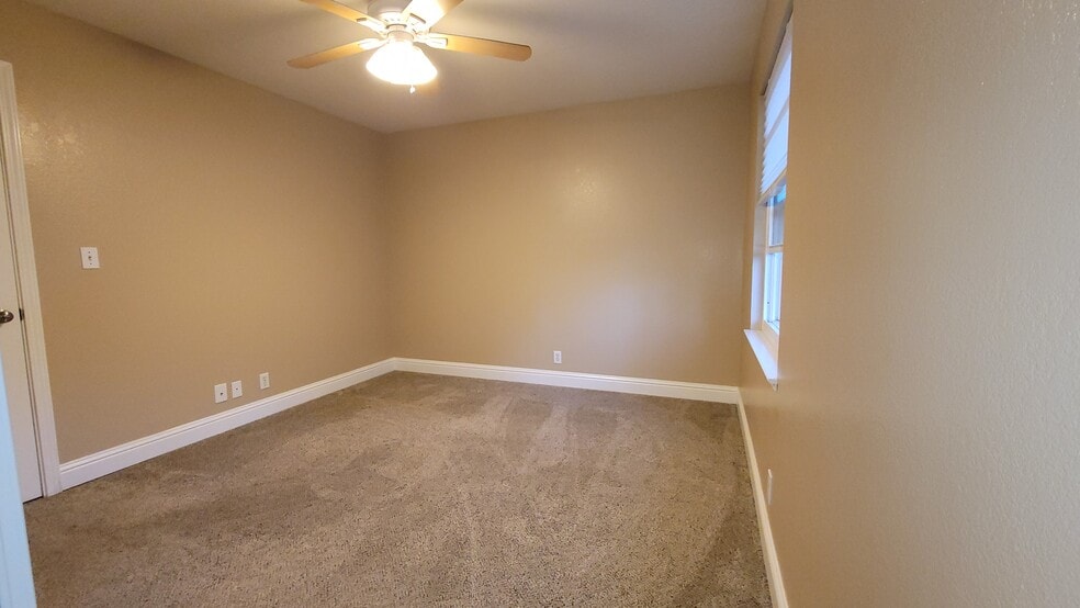 Building Photo - 788 Center Ave