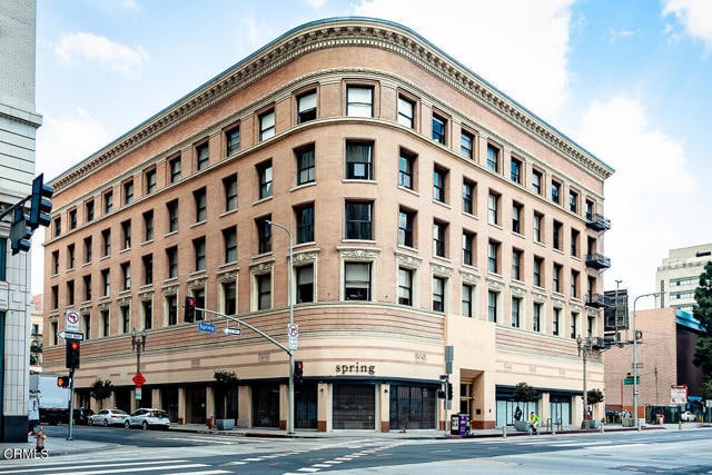 Building Photo - 257 S Spring St